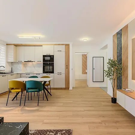 Hubix Coresi Apartamento *